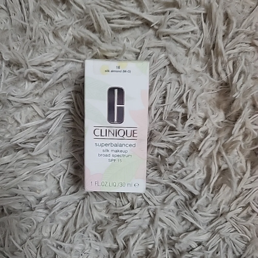 Clinique Superbalanced Makeup Silk Almond 16 Foundation SPF 15 Size 1 fl oz ✨️💫